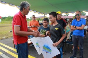 Eks Bandara Susilo Diramaikan Layang-layang