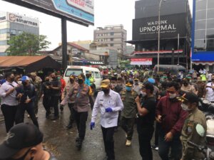 Sidak ke Pasar Flamboyan, 13 Warga Didapati Tidak Pakai Masker Langsung Diminta Tes Swab oleh Forkopimda Kalbar