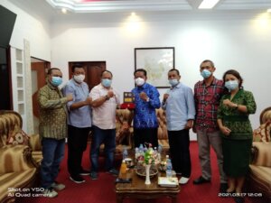 Bersiap Pelantikan, Pengurus IKA Fisip Untan Sambangi Kediaman Paolus Hadi