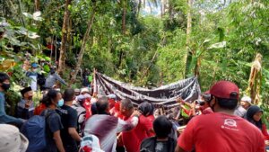 Pertahankan Lahannya, Warga Wadas Purworejo Bentrok dengan Kepolisian