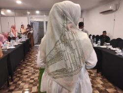 Yuzarsif Scarf, Mengabadikan Ikon Kota Pontianak dalam Kerudung