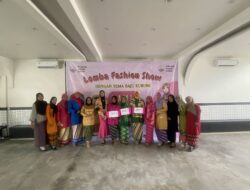Promosikan Busana Lokal, Srikandi Ganjar Gelar Lomba Fashion Show Baju Kurung