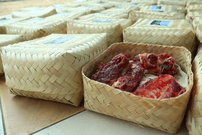 Pembagian daging kurban diimbau tak gunakan kantong plastik.