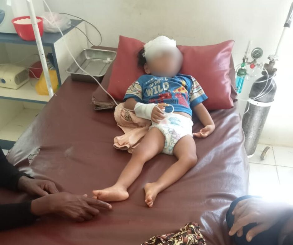 Safira Talelu (3) ketika dirawat di klinik perusahaan. (Sumber: Istimewa)
