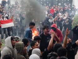 Belasan Mahasiswa Aksi Kalbar Bergerak Diamankan Aparat