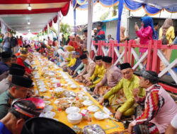 Tradisi Robo-robo Kembali Digelar, Warga Pontianak Duduk Saprahan Sepanjang 1,3 Km