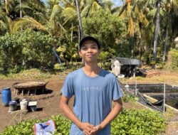 Pemuda Desa Les Tak Minder Jadi Petani Garam Tradisional