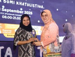 Disela Kesibukan Sebagai Ibu Muda, Ika Mella Tetap Setia Membaca Buku