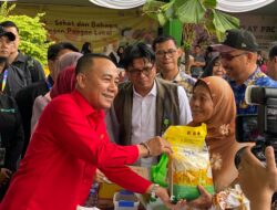 Dinas Ketahanan Pangan Salurkan Lima Ton Beras Premium di Hari Pangan Sedunia