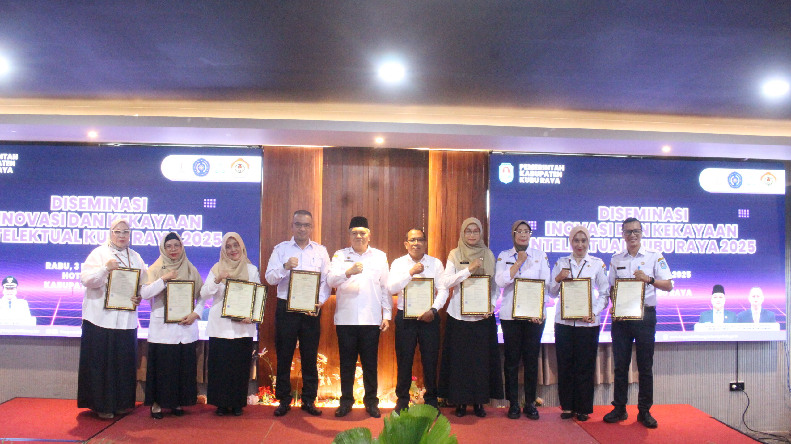 Diseminasi dan penyerahan penghargaan (ist)