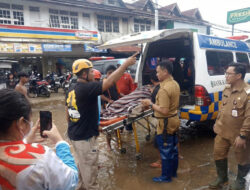 Banjir Rob Melanda, Warga Pontianak Barat Diungsikan ke Kantor Camat dan Masjid
