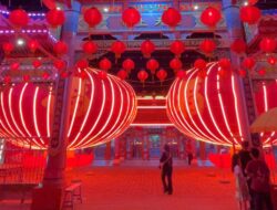 Lampion Raksasa di Kelenteng Sungai Kakap Jadi Favorite