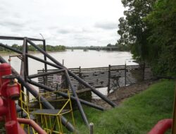 Alur Kapuas–Melawi Dangkal, Distribusi BBM Hulu Kalbar Dialihkan via Darat