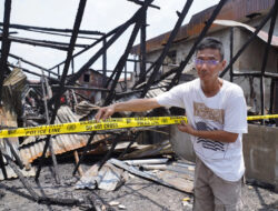 Korsleting Listrik Sebabkan Kebakaran Enam Bangunan di Jalan Parwasal Pontianak