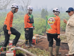 Prabowo Lakukan Hal ini Saat Berkunjung Tangani Karhutla di Kalimantan Barat