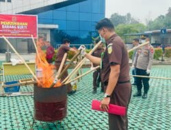 Senjata Tajam hingga Barang Elektronik Dimusnahkan Kejaksaan Entikong